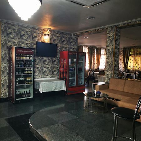 Casa Simescu II Hostel การันเซเบช ภายนอก รูปภาพ