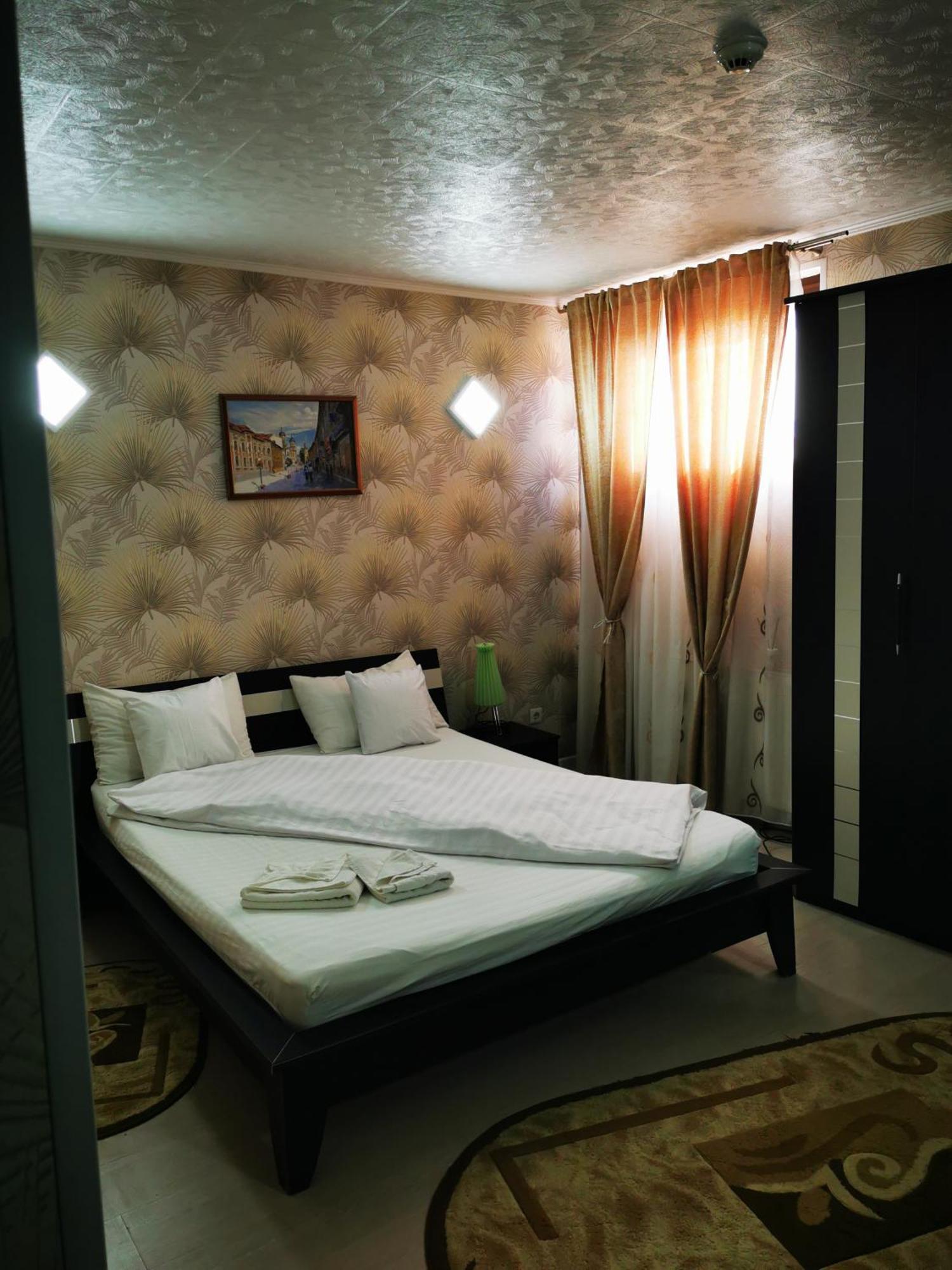 Casa Simescu II Hostel การันเซเบช ภายนอก รูปภาพ