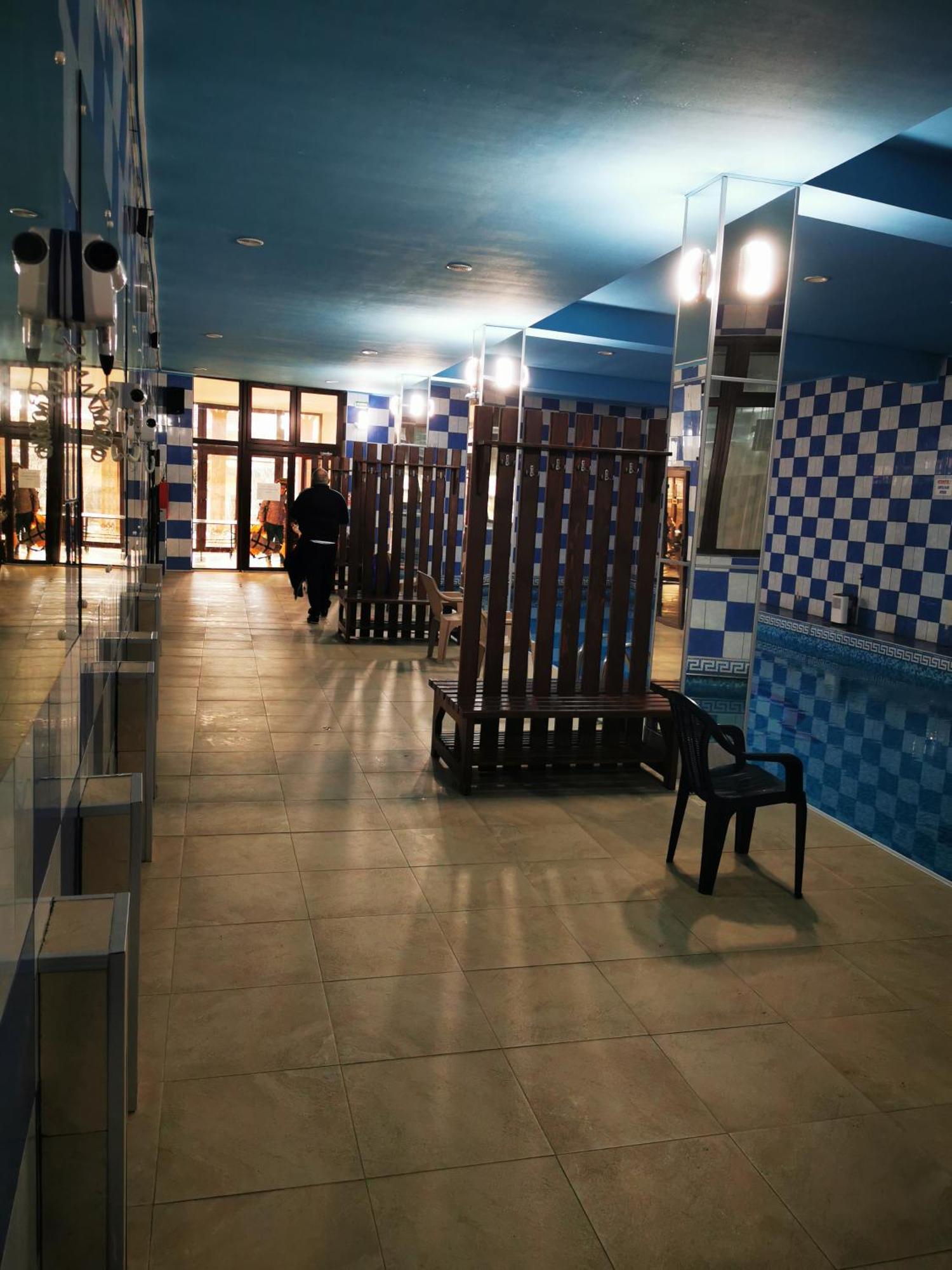 Casa Simescu II Hostel การันเซเบช ภายนอก รูปภาพ