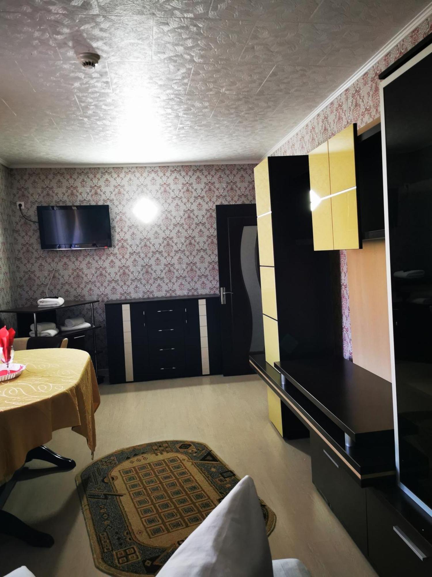 Casa Simescu II Hostel การันเซเบช ภายนอก รูปภาพ